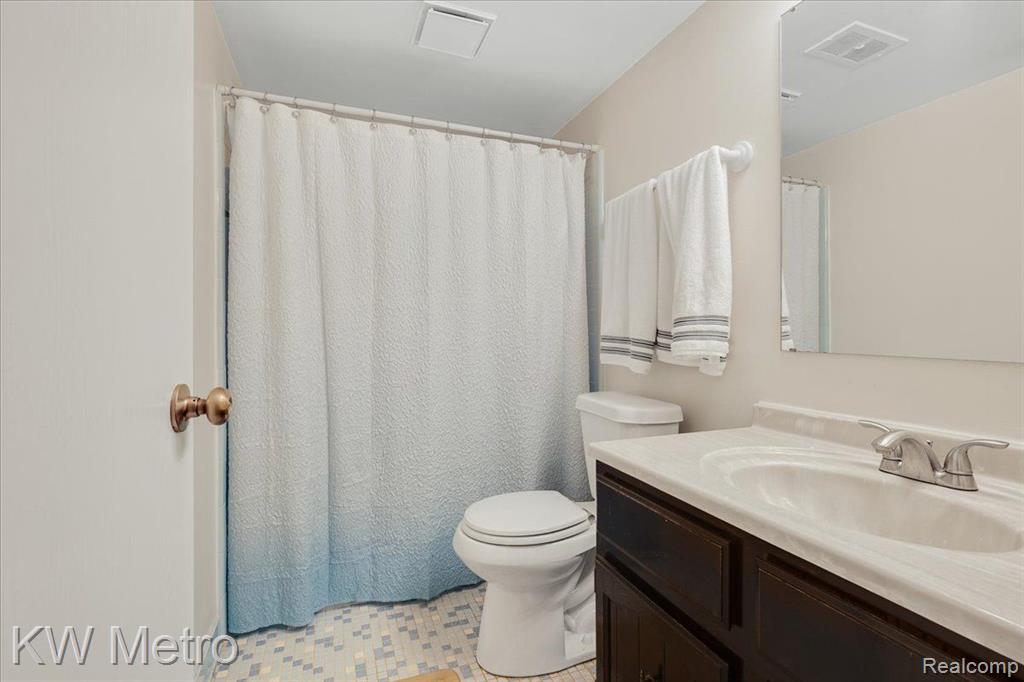 1411 Deerhurst Court Rochester Hills, MI 48307 - Photo 23 of 48