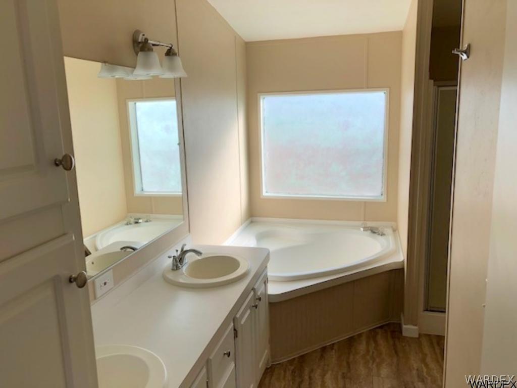 3158 West Malibu Road, Unit 3 Golden Valley, AZ 86413 - Photo 20 of 30 Master Bath