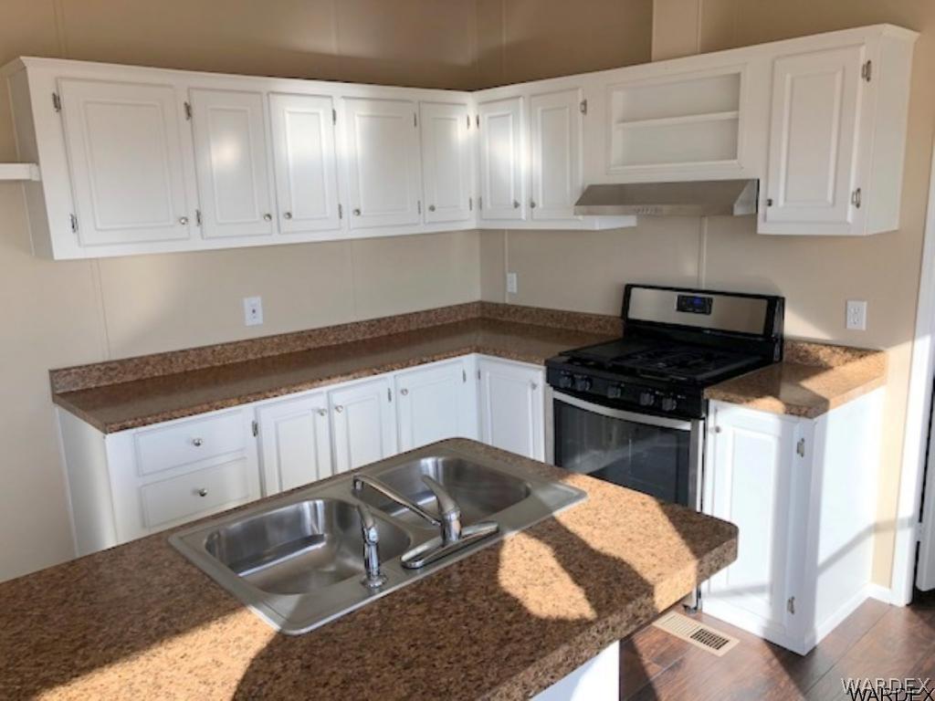 3158 West Malibu Road, Unit 3 Golden Valley, AZ 86413 - Photo 2 of 30 Well designed kitchen