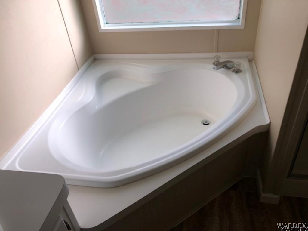3158 West Malibu Road, Unit 3 Golden Valley, AZ 86413 - Photo 23 of 30 Garden tub in master suite