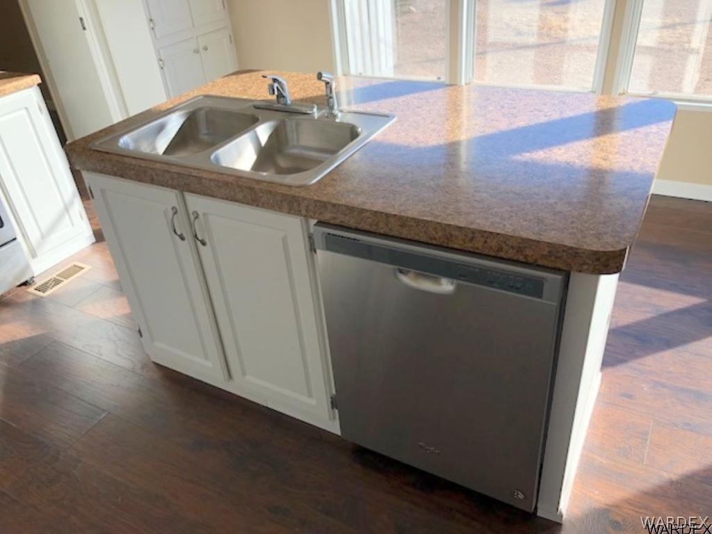 3158 West Malibu Road, Unit 3 Golden Valley, AZ 86413 - Photo 3 of 30 Dishwasher and sink in island
