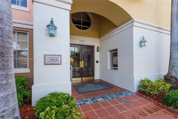 $2,800 | 19601 East Country Club Drive, Unit 7102, Aventura, FL 33180