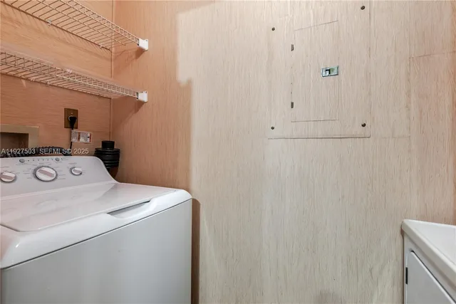 $2,800 | 19601 East Country Club Drive, Unit 7102, Aventura, FL 33180