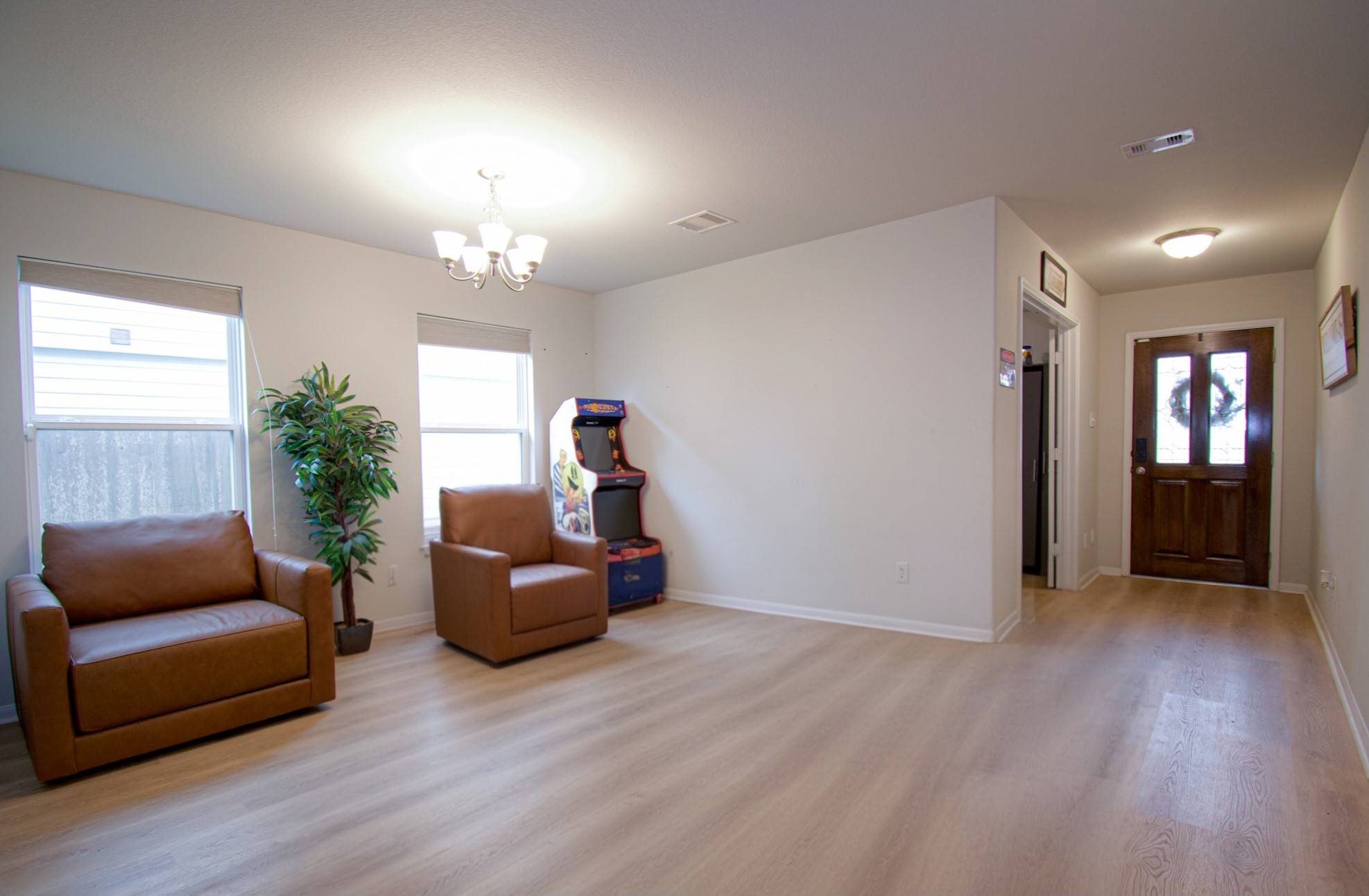 2642 Ridgeback Drive Rosenberg, TX 77471 - Photo 4 of 13 a living room with furniture and wooden floor
