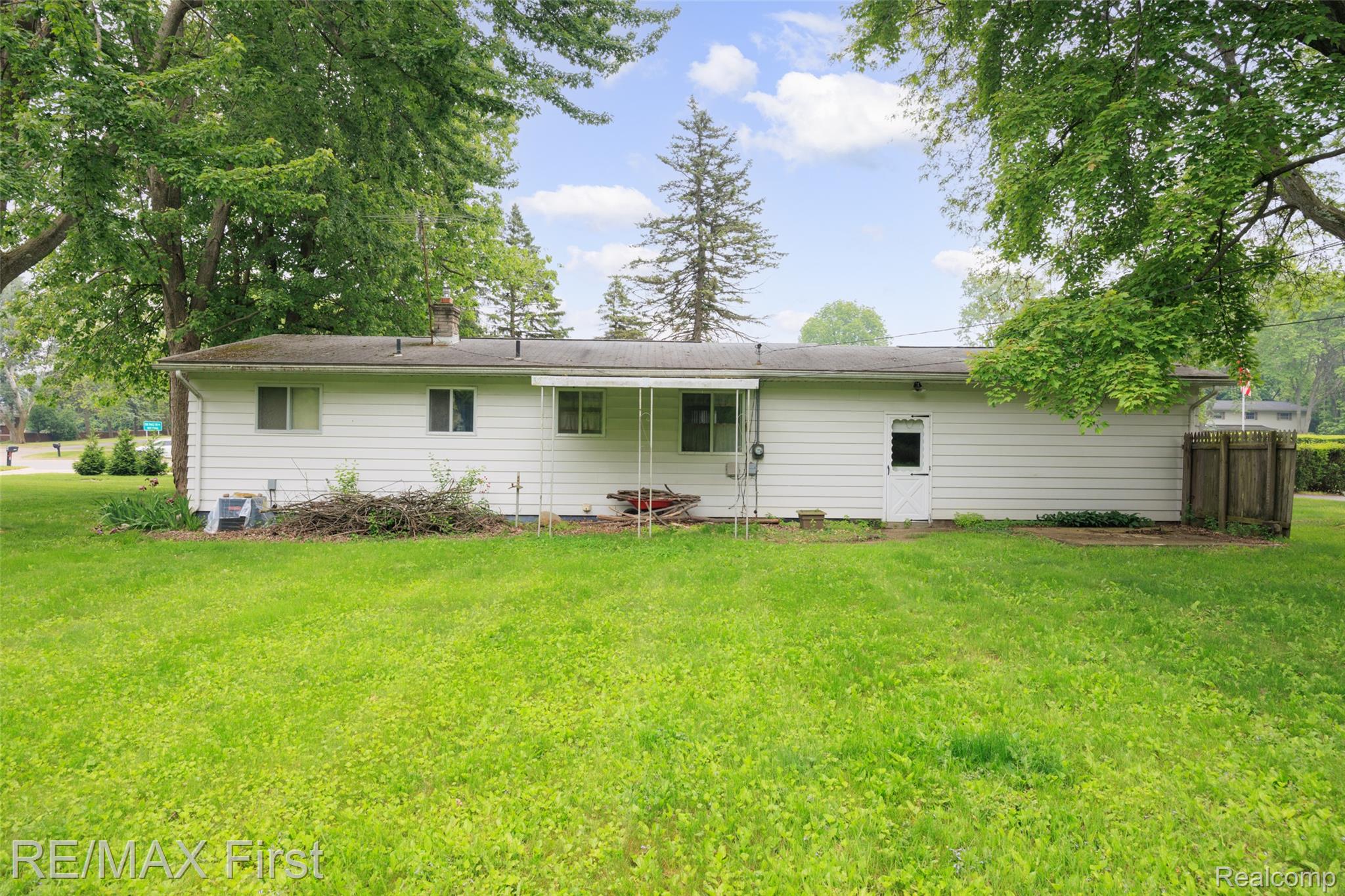 2070 Walton Blvd. Rochester, MI 48309 - Photo 20 of 25 2070 Walton Blvd 20.jpg