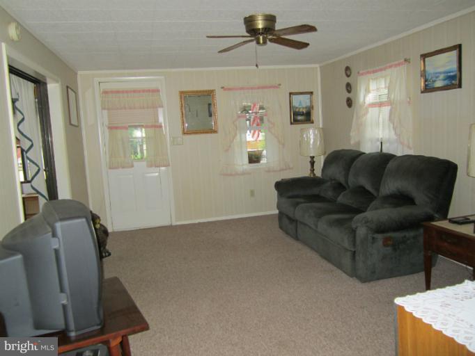 301415 Ranger Road Falling Waters, WV 25419 - Photo 15 of 18 Spacious living area