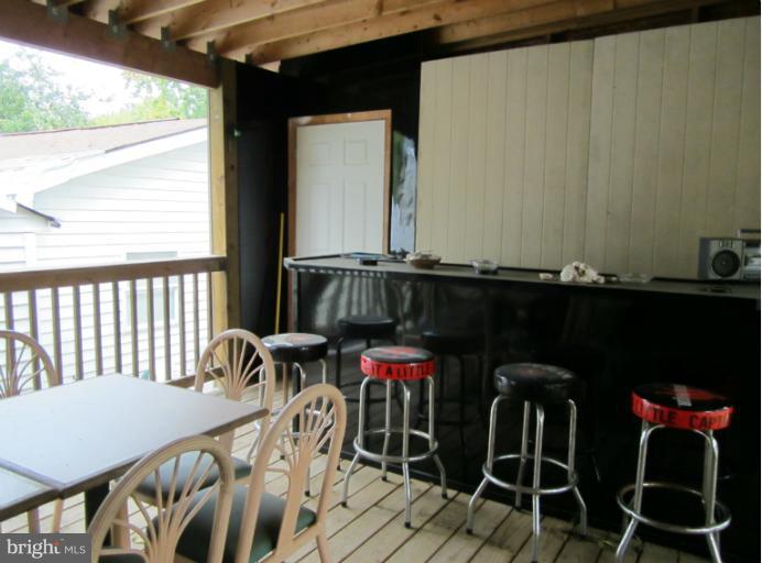 301415 Ranger Road Falling Waters, WV 25419 - Photo 7 of 18 Full bar on back deck