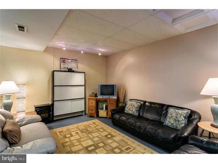 313 Main Street Delran, NJ 08075 - Photo 17 of 21 Family Room