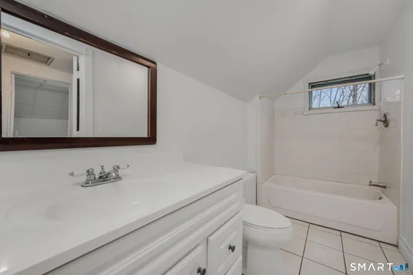 $1,995 | 24 North Main Street, Unit 2, East Hampton, CT 06424