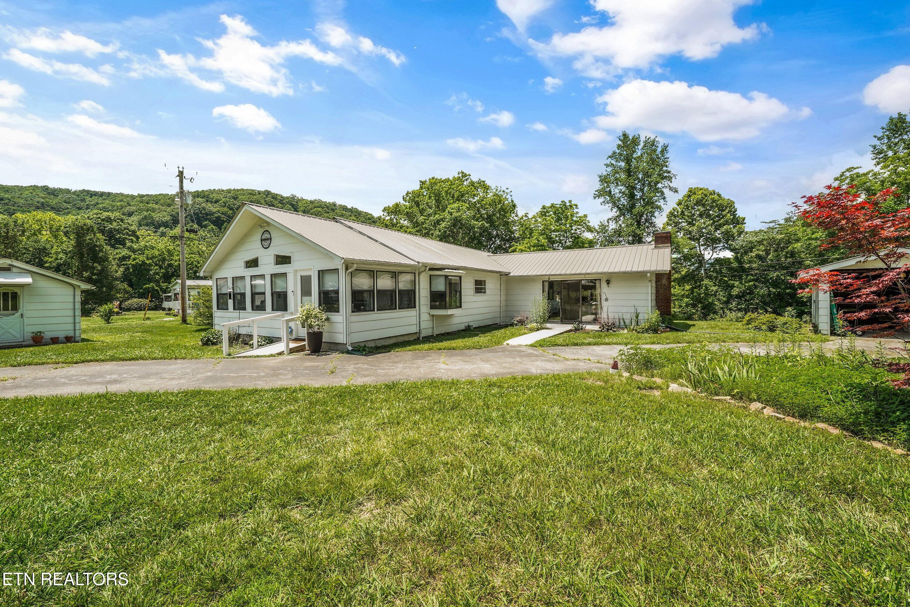 127 Mountain Road Oliver Springs, TN 37840 - Photo 1 of 36 127 Mountain Rd 24