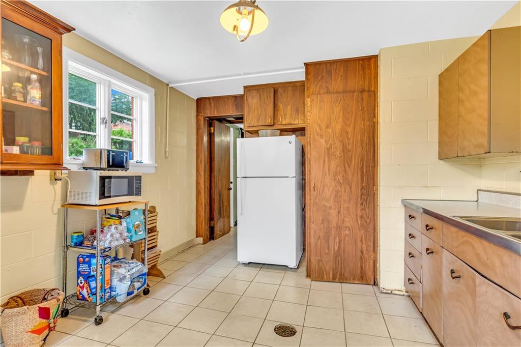 156 McIntyre Road Pittsburgh, PA 15237 - Photo 19 of 23 Lower level Kitchen