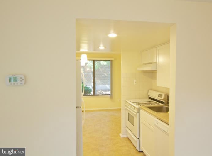 8955 Footed Ridge Columbia, MD 21045 - Photo 14 of 30 Kitchen