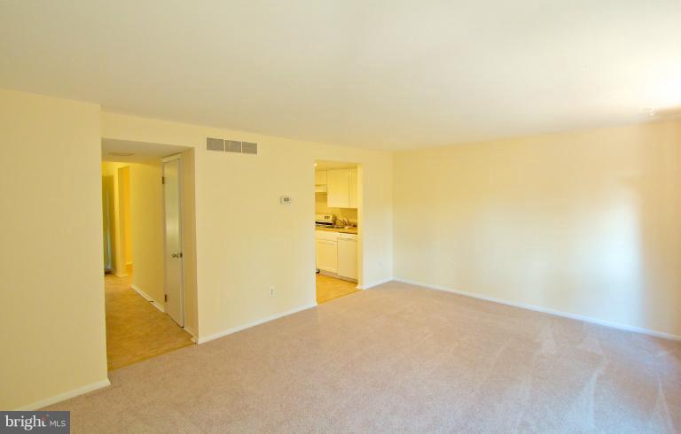 8955 Footed Ridge Columbia, MD 21045 - Photo 18 of 30 Living Room