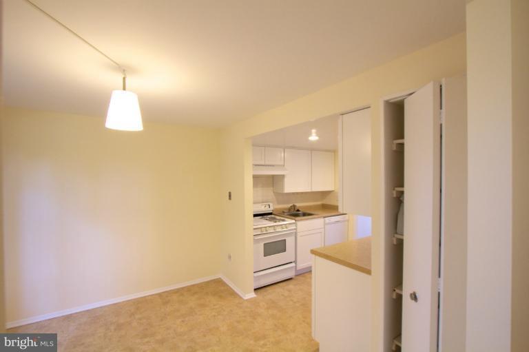 8955 Footed Ridge Columbia, MD 21045 - Photo 4 of 30 Dining Room
