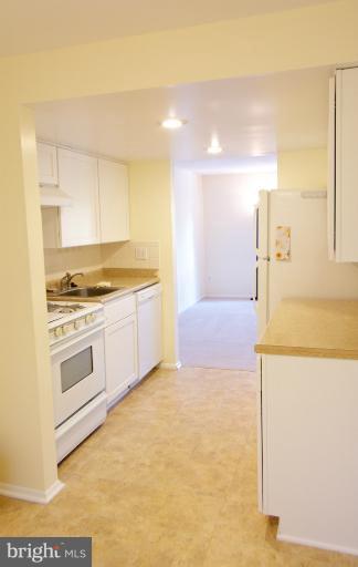 8955 Footed Ridge Columbia, MD 21045 - Photo 7 of 30 Kitchen