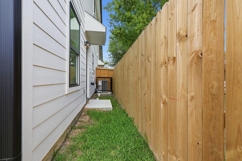 4723 Mallow Street, Unit B Houston, TX 77033 - Photo 27 of 27