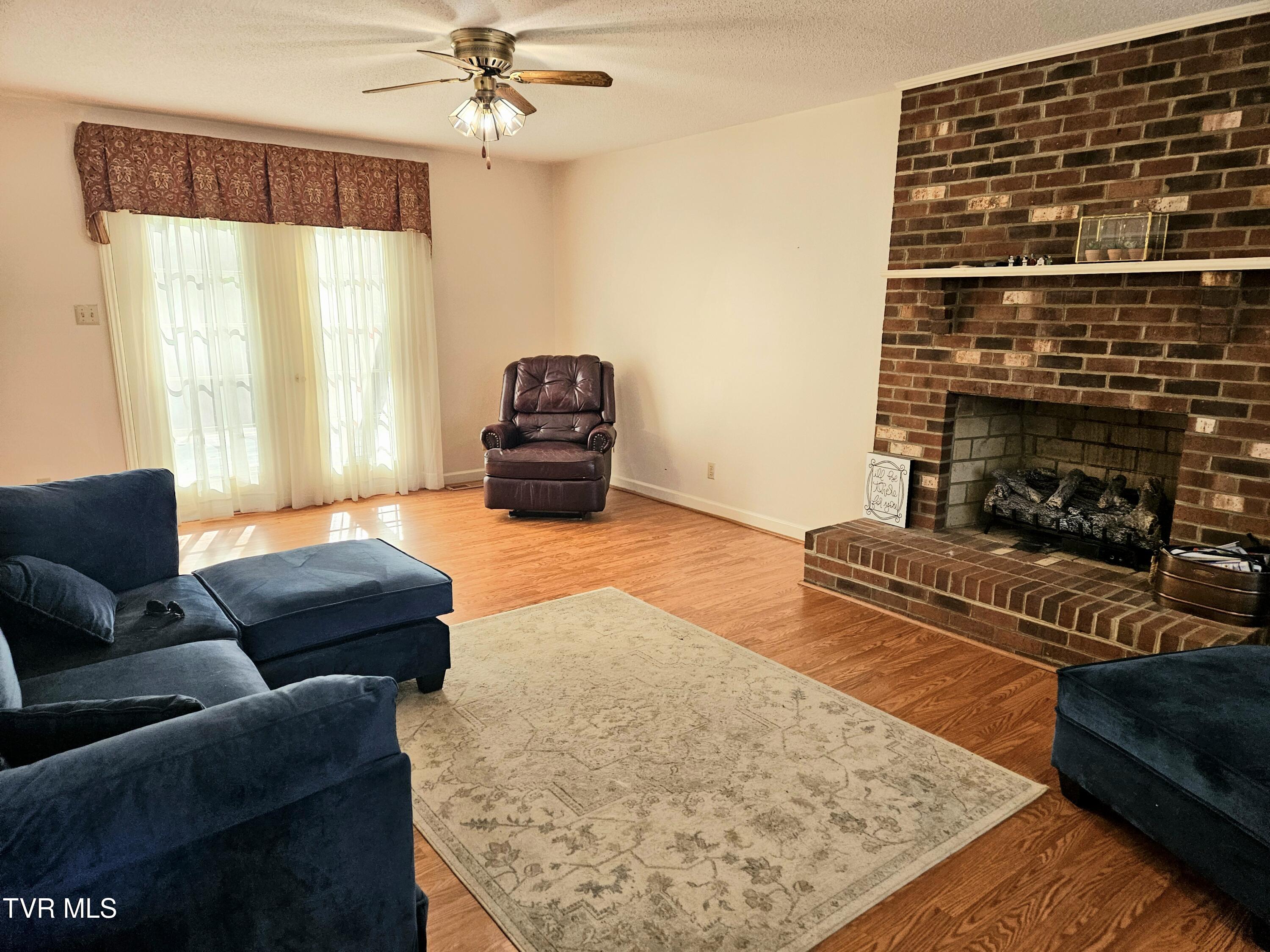 149 Sherwood Circle Ridgeway, VA 24148 - Photo 7 of 39 Greatroom1