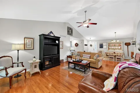 $409,900 | 1013 Roosevelt Drive, Wentzville, MO 63385