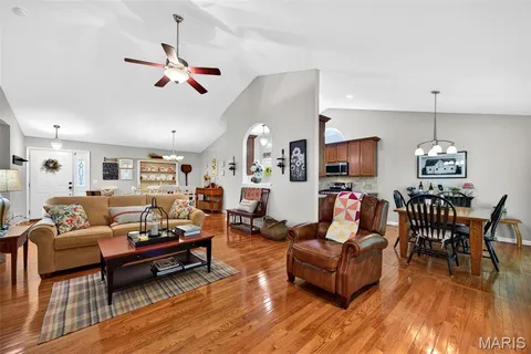 $409,900 | 1013 Roosevelt Drive, Wentzville, MO 63385