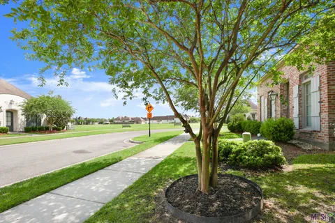 $330,000 | 13980 Emmy Way Drive, Baton Rouge, LA 70810