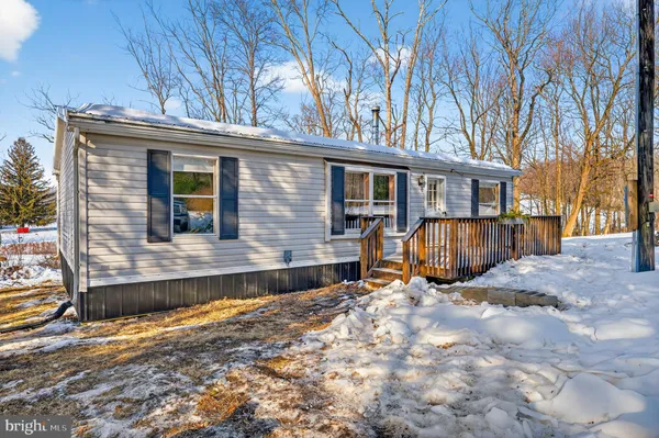 a view of house with a yard
