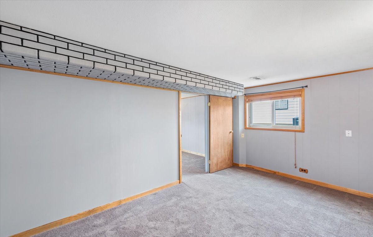 313 Springinsguth Road Schaumburg, IL 60193 - Photo 22 of 39 a view of an empty room