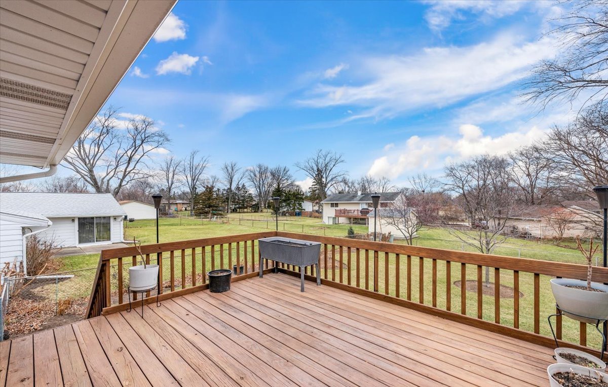 313 Springinsguth Road Schaumburg, IL 60193 - Photo 27 of 39 a view of a balcony with wooden floor