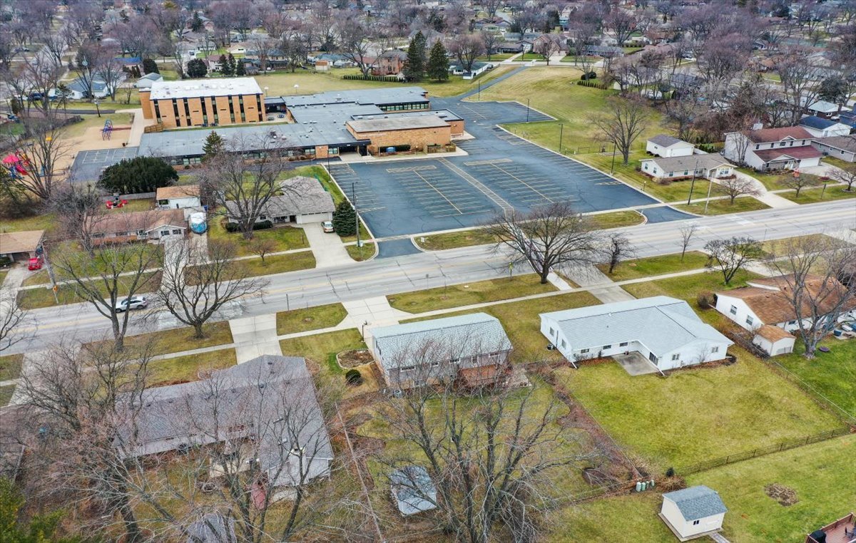313 Springinsguth Road Schaumburg, IL 60193 - Photo 39 of 39 an aerial view of residential houses with outdoor space