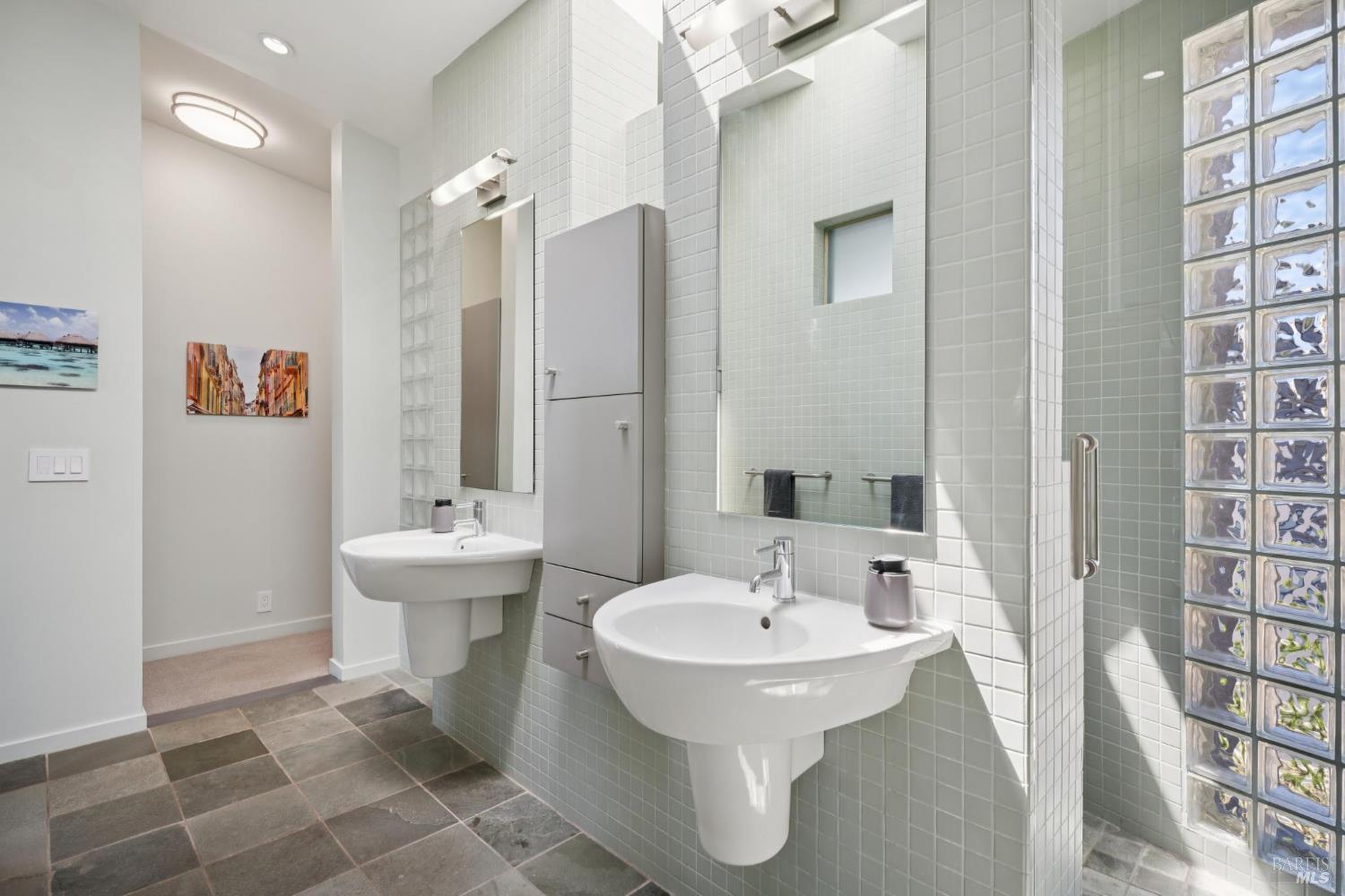 3929 Rincon Ridge Drive Santa Rosa, CA 95404 - Photo 25 of 40 Primary en suite bathroom