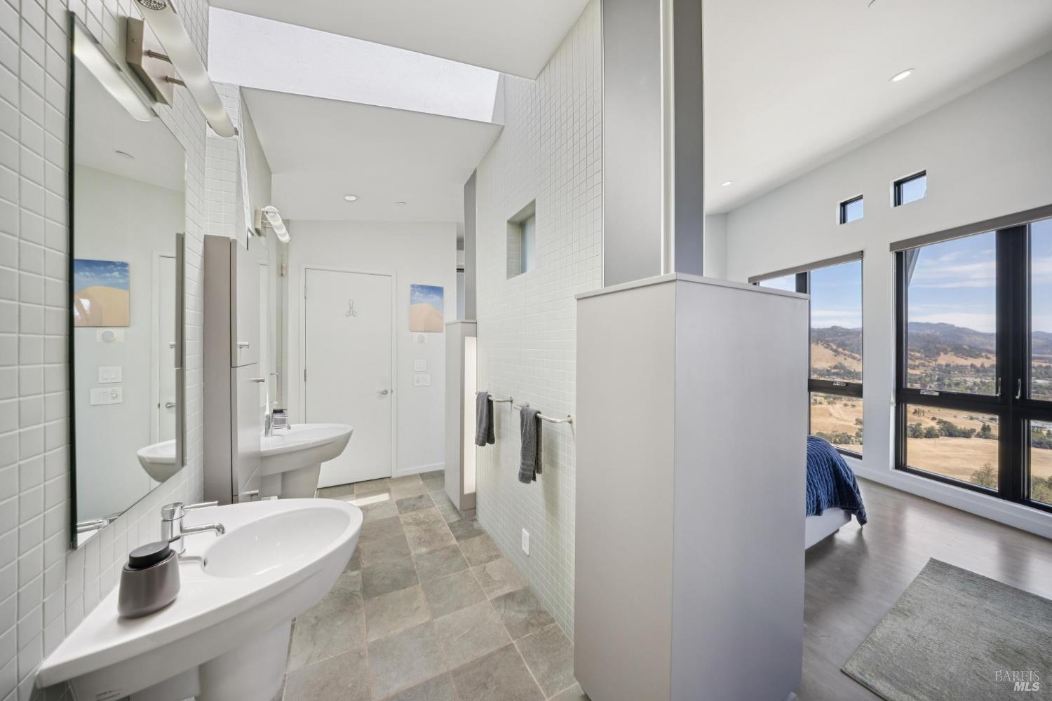 3929 Rincon Ridge Drive Santa Rosa, CA 95404 - Photo 26 of 40 Primary en suite bathroom