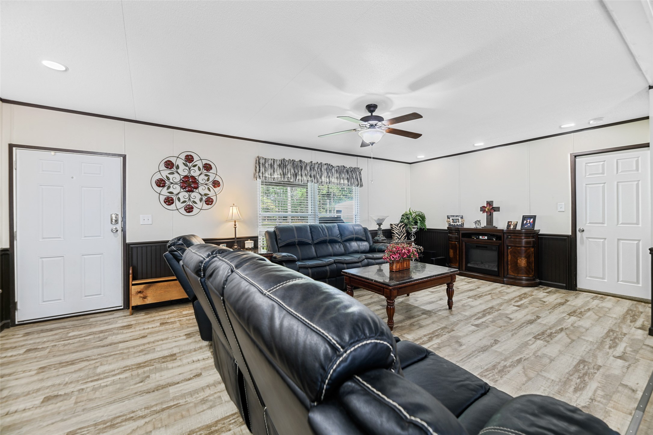 18388 Cooper Road Conroe, TX 77302 - Photo 5 of 49 Large living room with high ceilings
