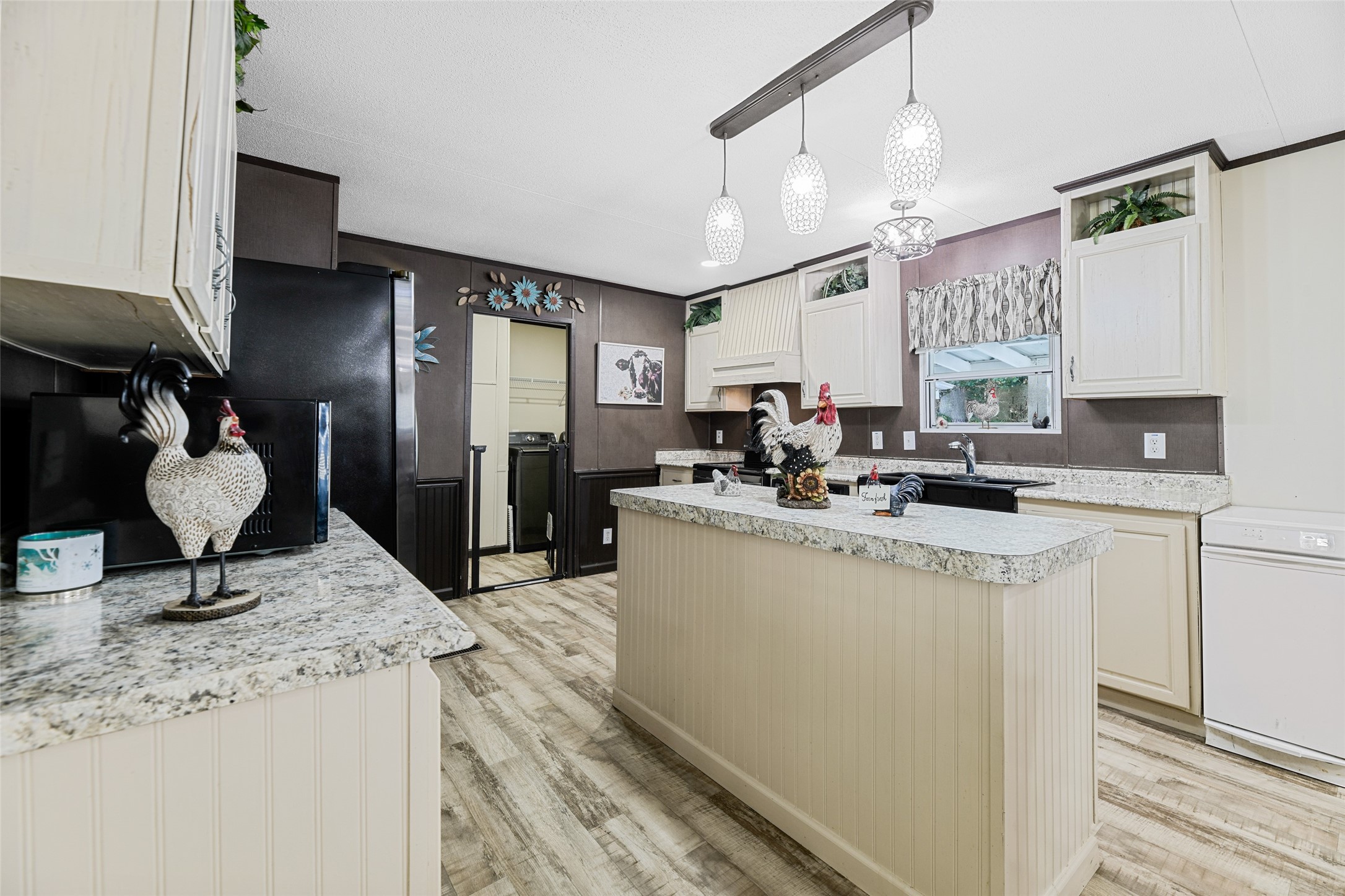 18388 Cooper Road Conroe, TX 77302 - Photo 8 of 49 Lots of storage in this galley kitchen