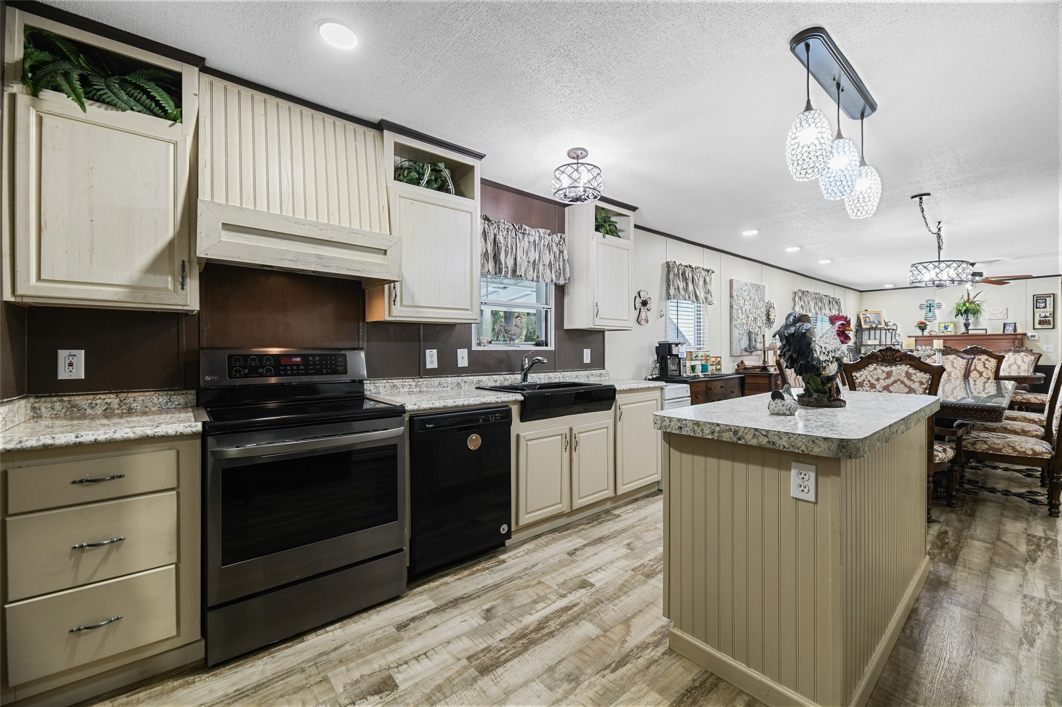18388 Cooper Road Conroe, TX 77302 - Photo 9 of 49 Plenty of work space in this beautiful kitchen