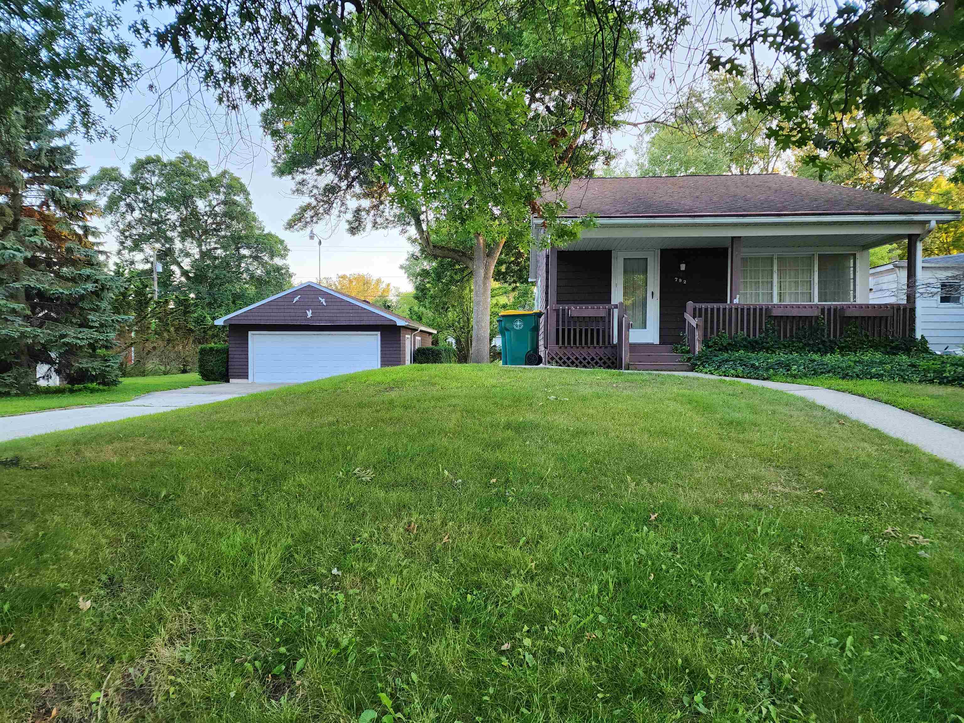 792 Bay Road Bay City, MI 48706 - Photo 2 of 24 Gallery Image 2