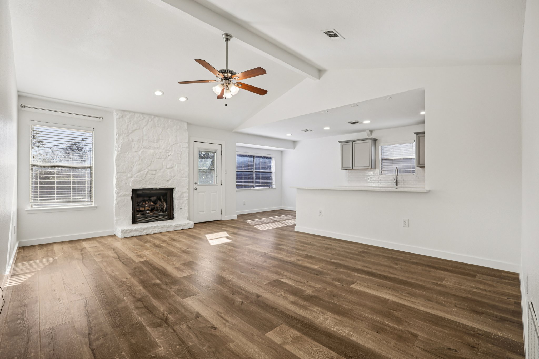 2713 Crownspoint Drive Austin, TX 78748 - Photo 6 of 34