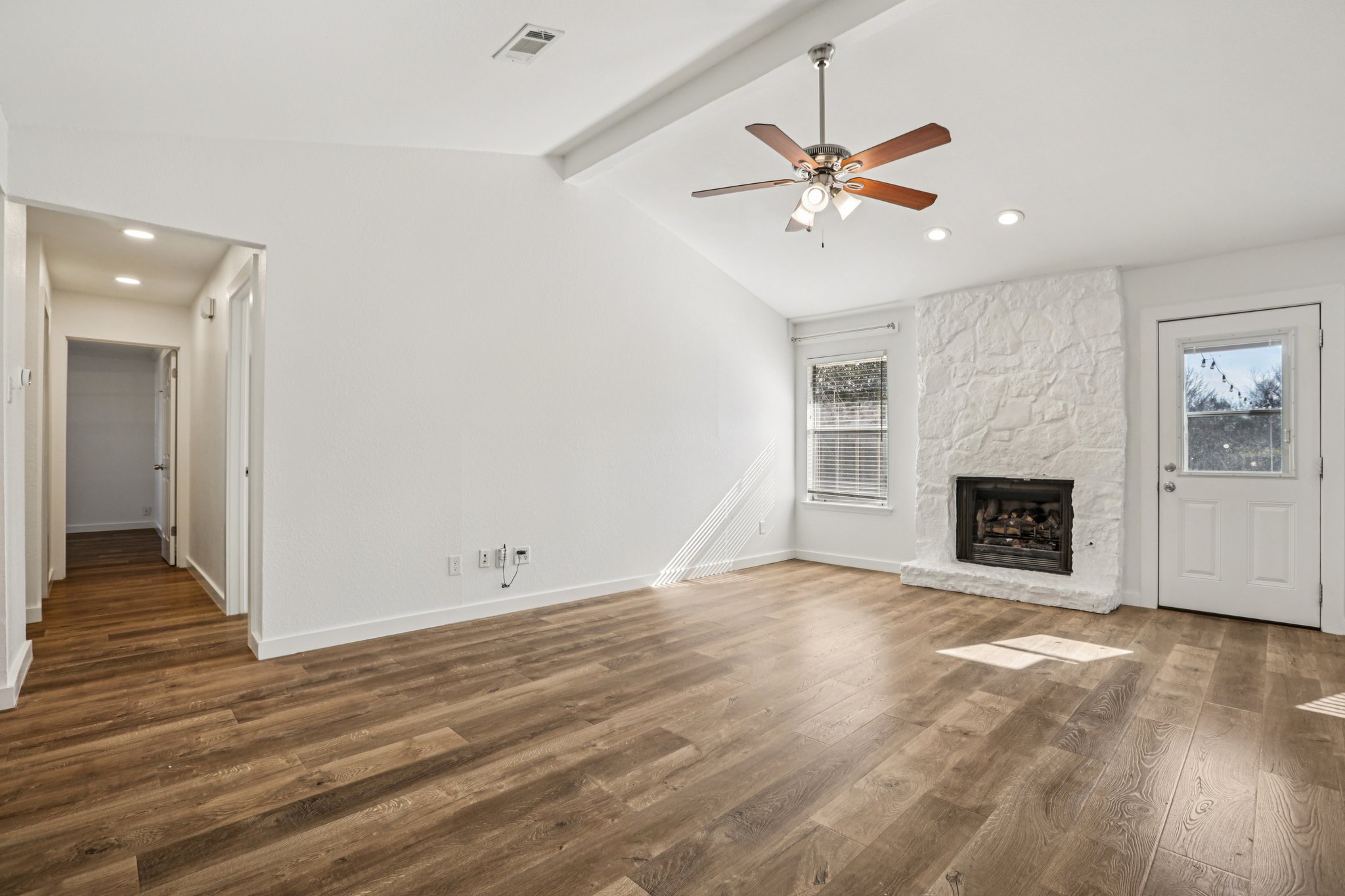 2713 Crownspoint Drive Austin, TX 78748 - Photo 7 of 34