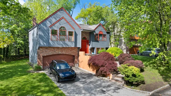 $1,550,000 | 284 Schenck Avenue, Great Neck, NY 11021