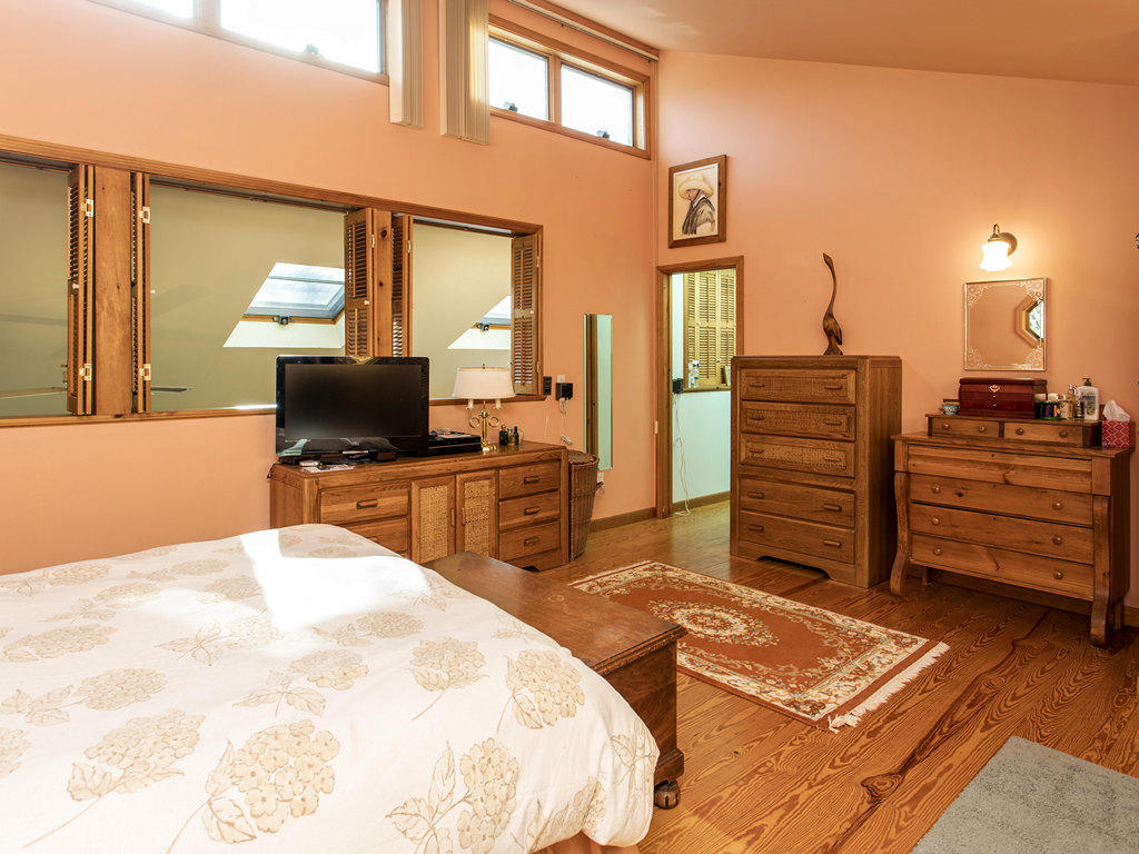 10 Capitol Island Road Southport, ME 04576 - Photo 26 of 33 Master Bedroom