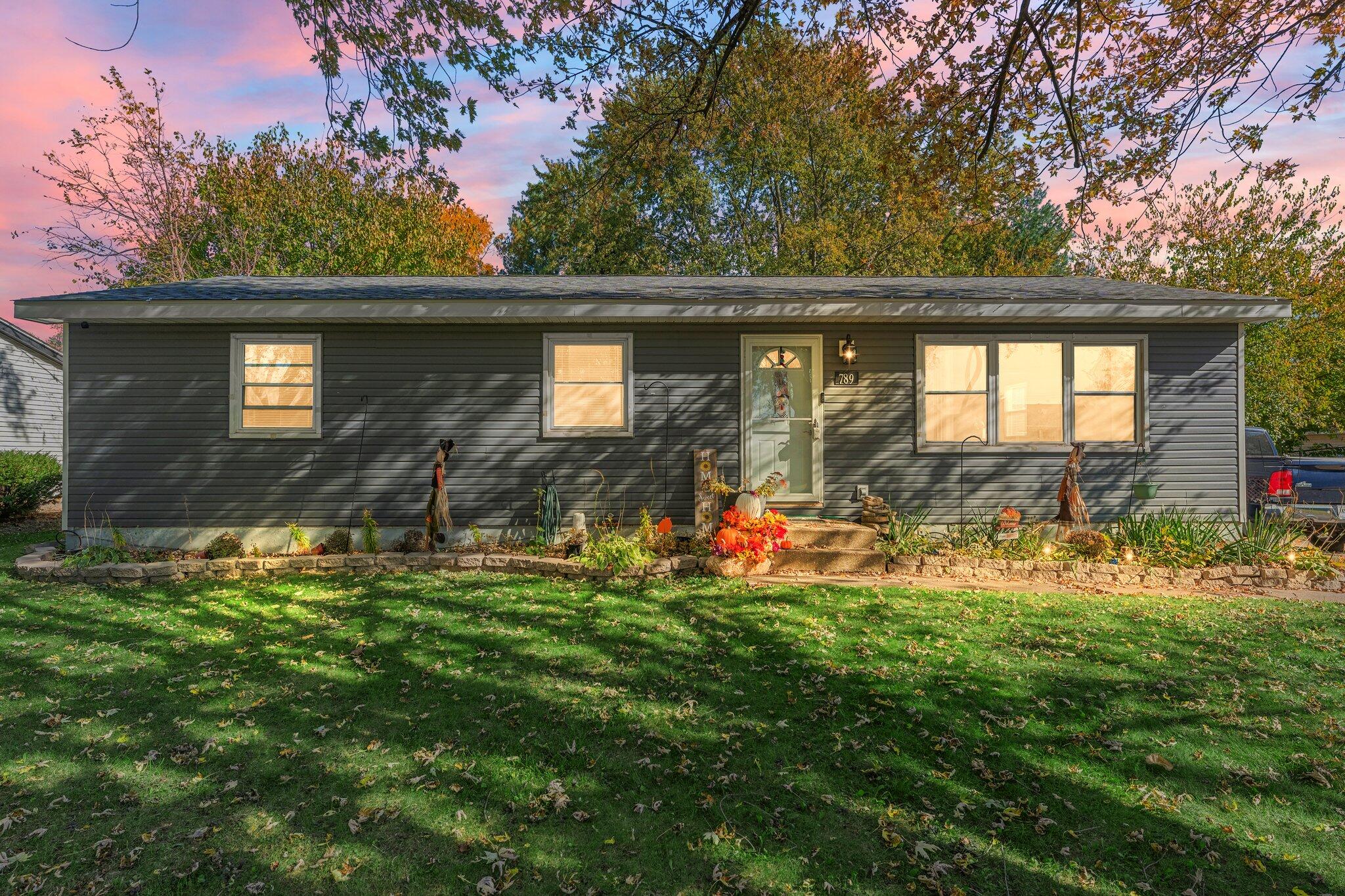 789 Devonshire Road Valparaiso, IN 46385 - Photo 1 of 24 2048x1365