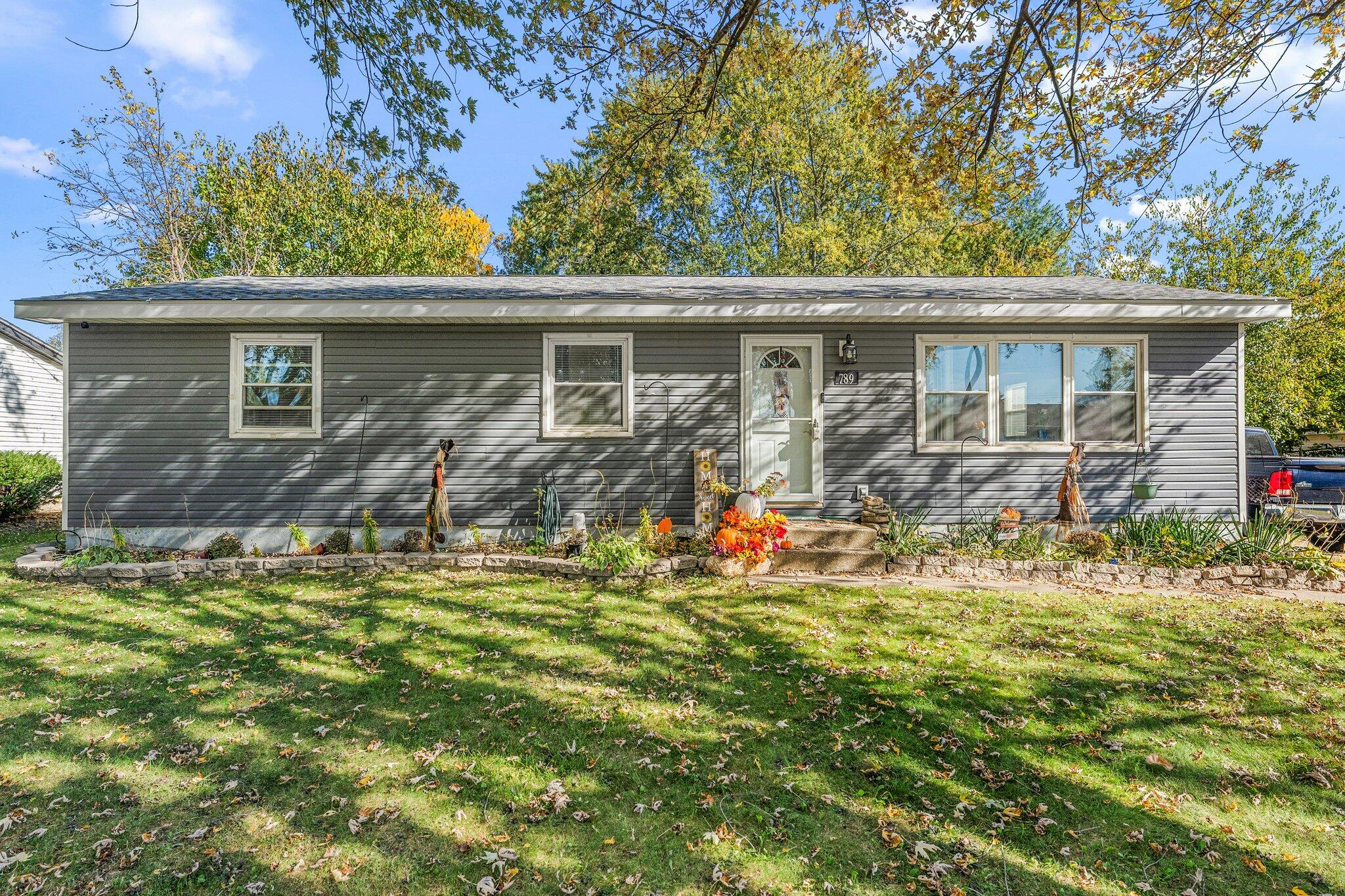 789 Devonshire Road Valparaiso, IN 46385 - Photo 2 of 24 2048x1365