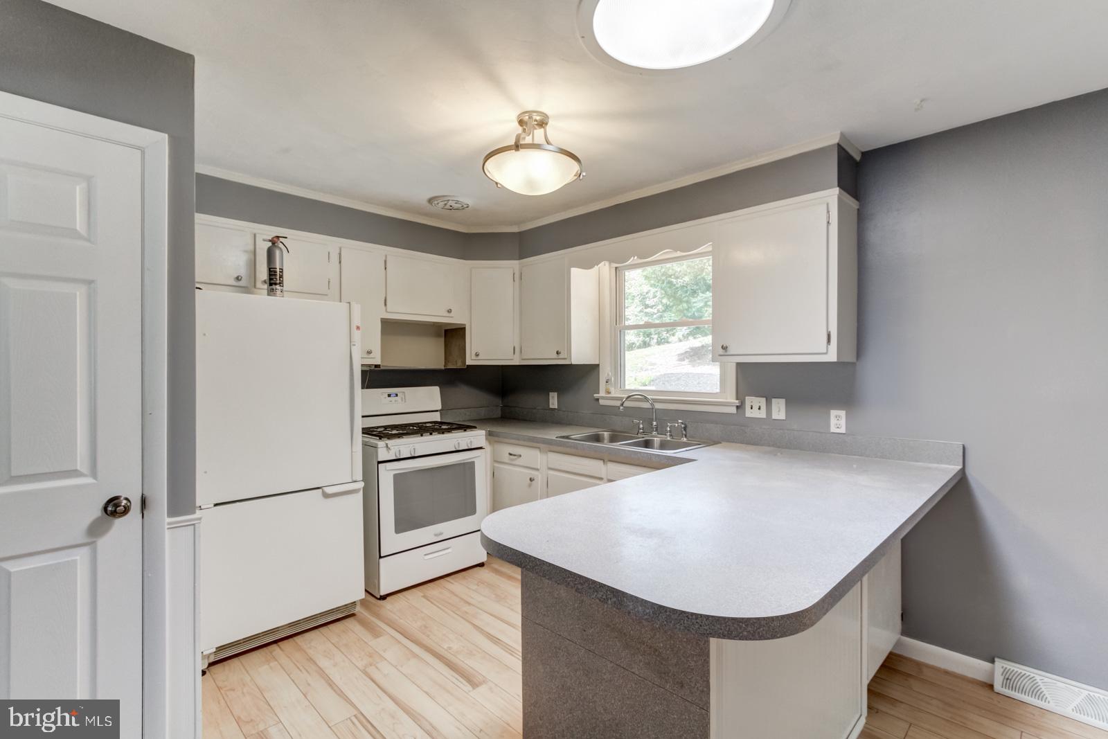 405 Corbin Road York, PA 17403 - Photo 7 of 25
