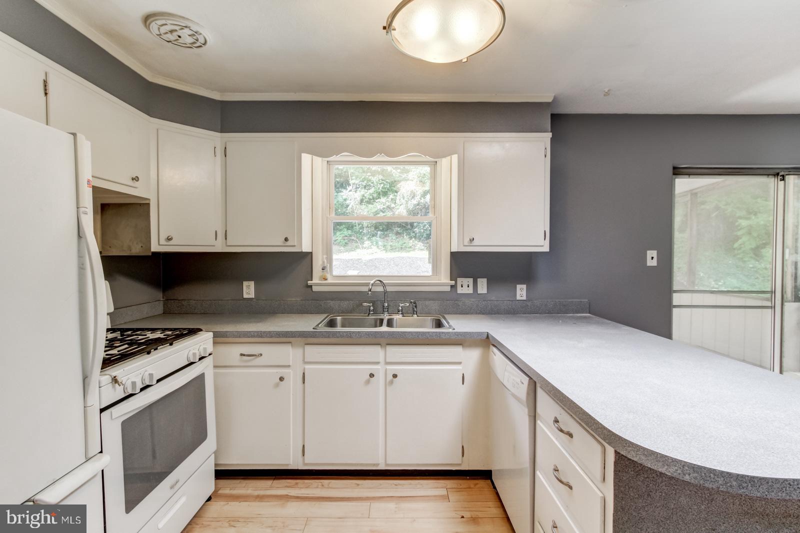 405 Corbin Road York, PA 17403 - Photo 8 of 25
