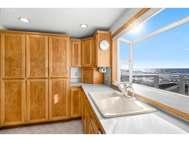 $895,000 | 93 Gender Drive, Yachats, OR 97498