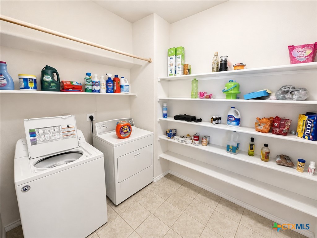 934 Hobby Road Copperas Cove, TX 76522 - Photo 5 of 13 Pantry with laundry room.