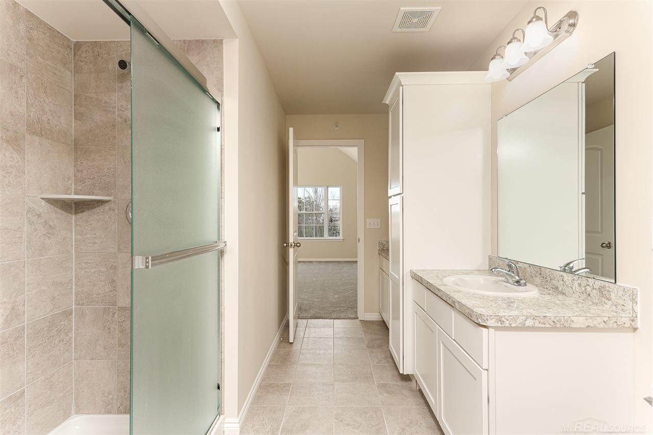 45762 South Stonewood Road Canton, MI 48187 - Photo 19 of 34 50059782-18.JPG