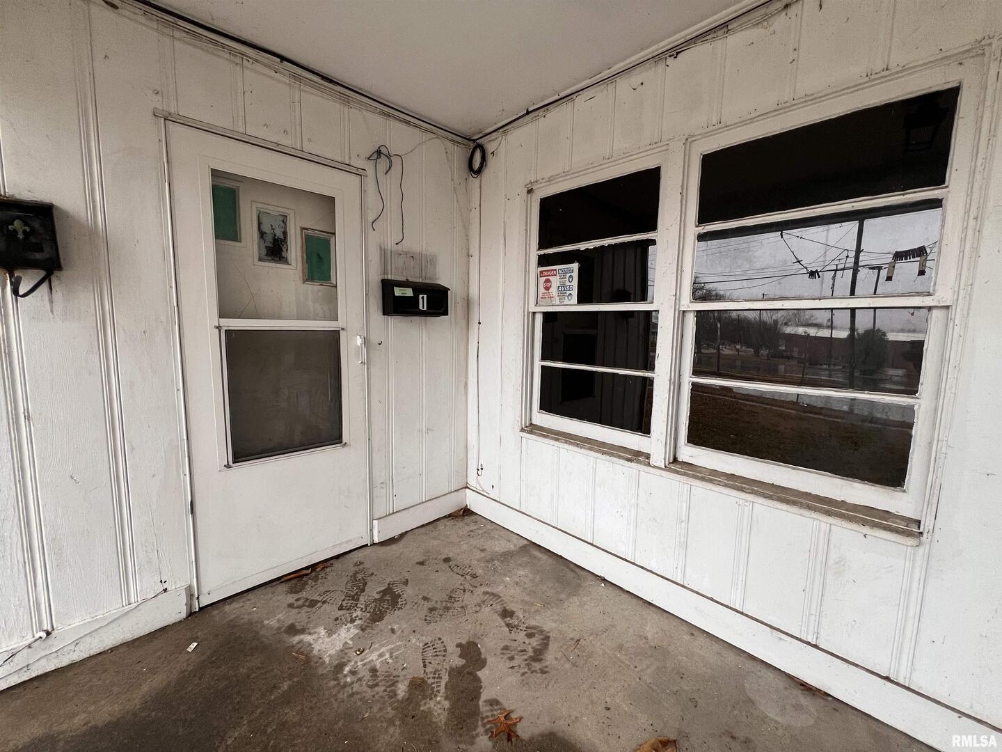 406 South University Avenue Carbondale, IL 62901 - Photo 2 of 36 a view of a entryway door of the house