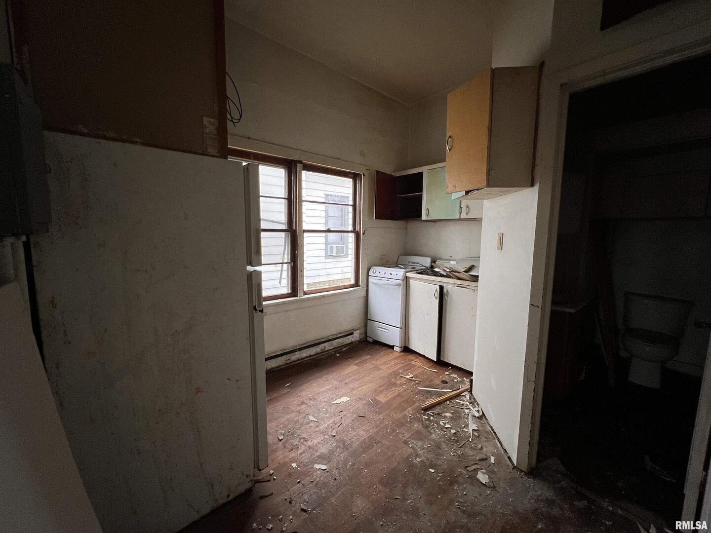 406 South University Avenue Carbondale, IL 62901 - Photo 28 of 36 a kitchen with a refrigerator and window