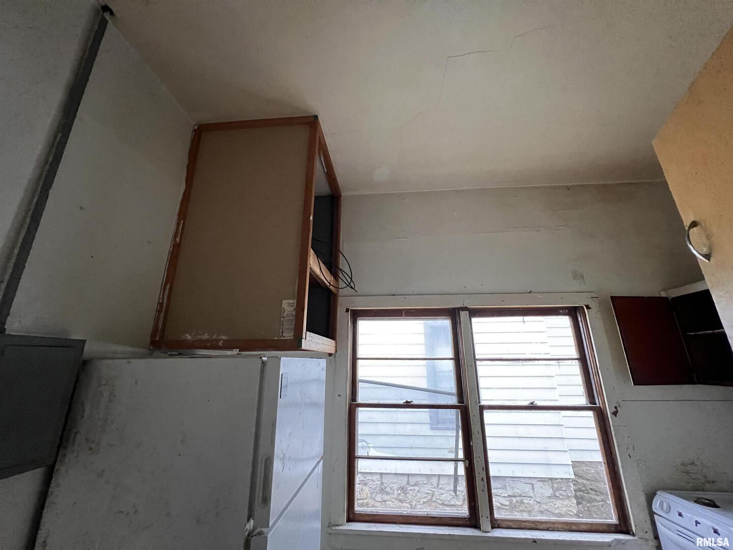 406 South University Avenue Carbondale, IL 62901 - Photo 29 of 36 a view of entry way with wooden floor