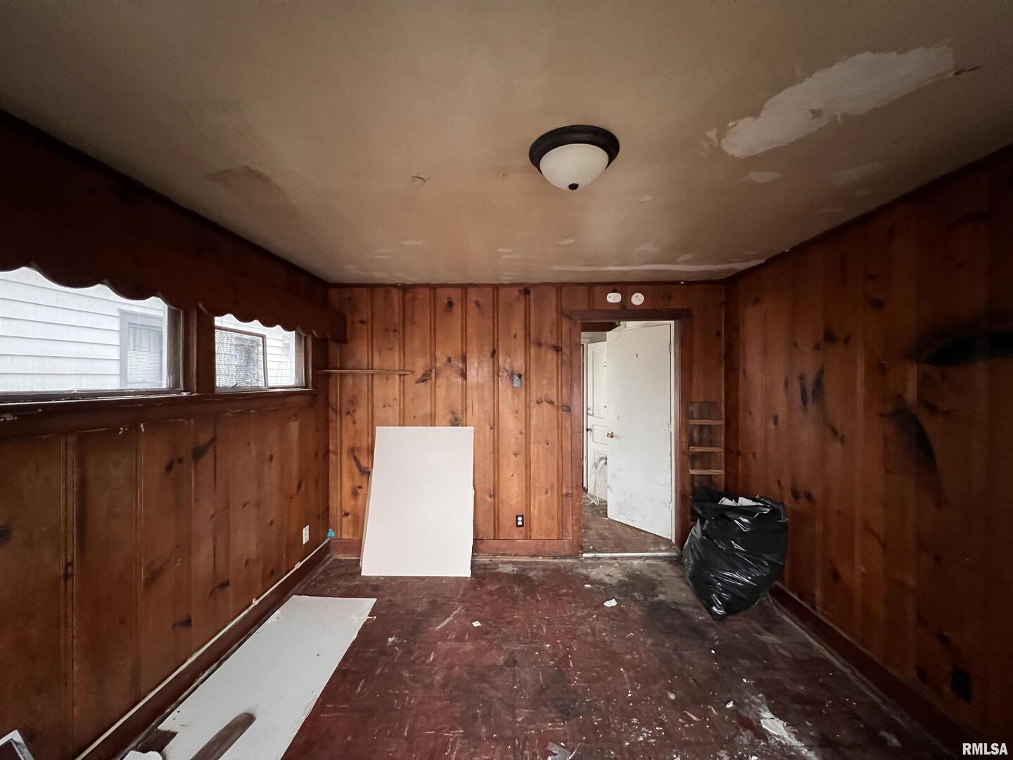 406 South University Avenue Carbondale, IL 62901 - Photo 35 of 36 a view of an empty room