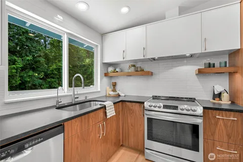 $950,000 | 803 Timberlake Way, Bellingham, WA 98229